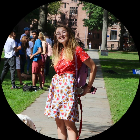 Profile Picture of Hannelore L (@ellielilia) on Poshmark