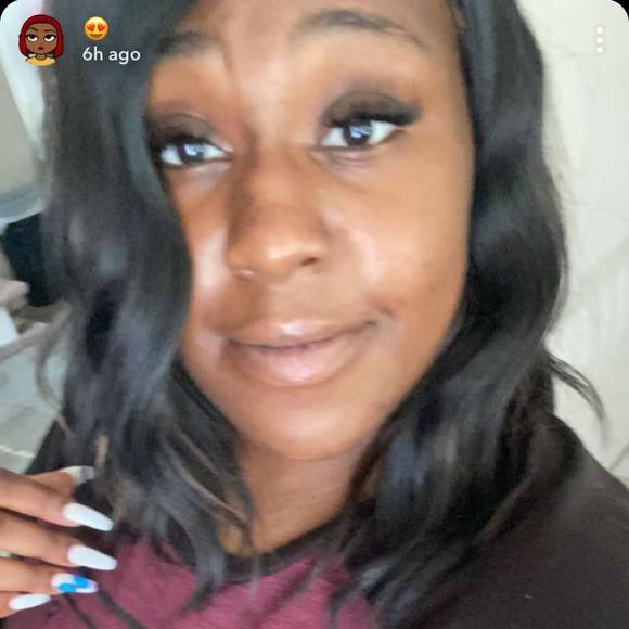 Profile Picture of Danielle Watts (@make_up19) on Poshmark