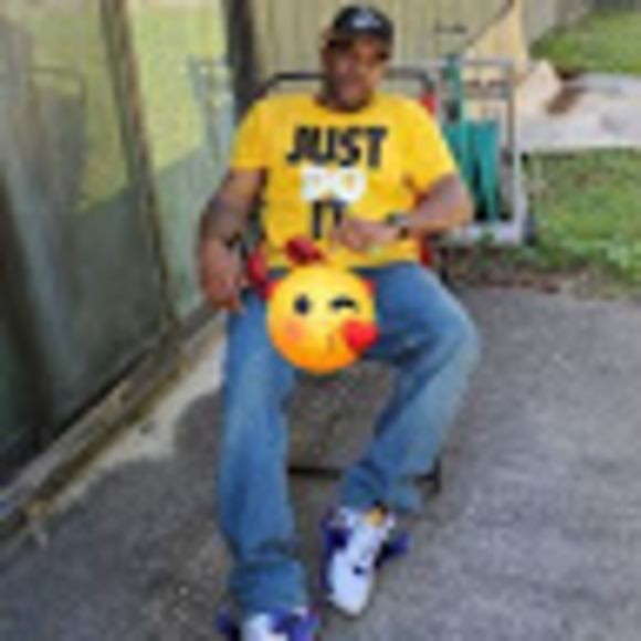 Profile Picture of Vincent Jackson (@vincentjacks769) on Poshmark