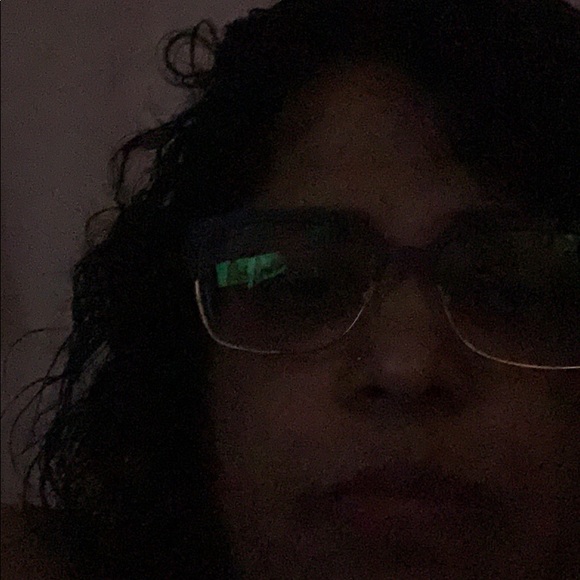 Profile Picture of Dilhani Gunasekera (@seshenka) on Poshmark