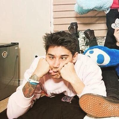 Profile Picture of  ❤️be My 1/5 James? ❤️ (@ClarisBeale) on Twitter