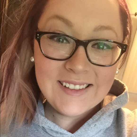 Profile Picture of Jenn Thielemann (@jennnay72608) on Poshmark