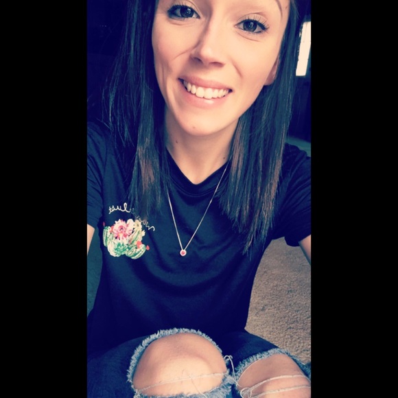 Profile Picture of Britney Hefler (@bhefler12) on Poshmark