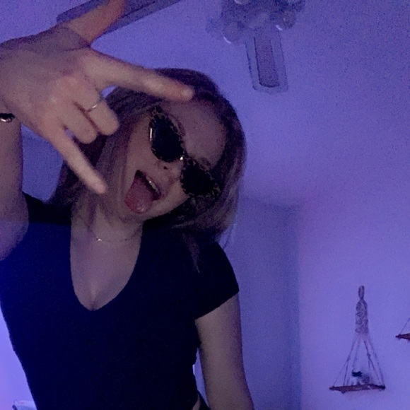 Profile Picture of Reese Seffron (@reeseseffron) on Poshmark