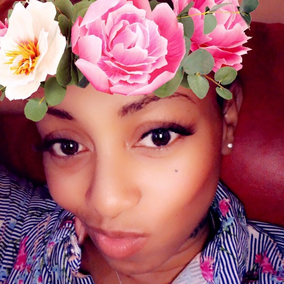 Profile Picture of Chrissy Thomas (@chrissyt2k) on Poshmark