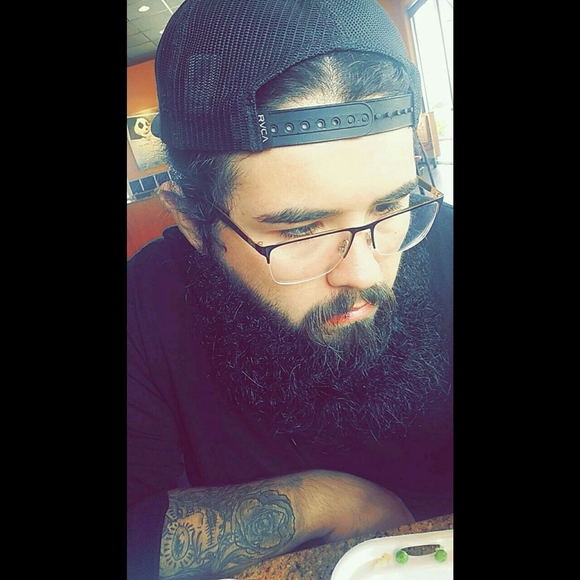 Profile Picture of Daniel Deleon (@dannyd956) on Poshmark