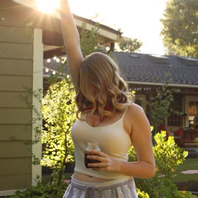 Profile Picture of Kate Stephens (@tequila_thots) on Twitter