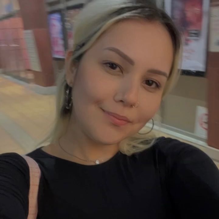 Profile Picture of Bia (@biancaik) on Tiktok
