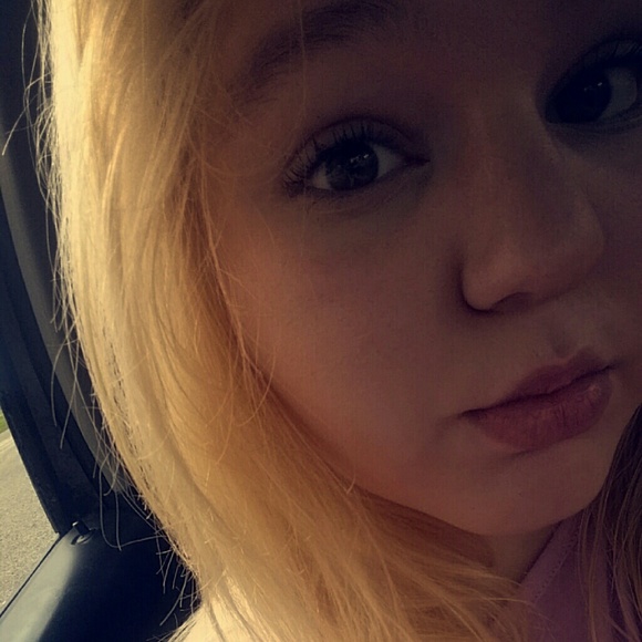 Profile Picture of Laramie Rogers (@laramiekate_) on Poshmark