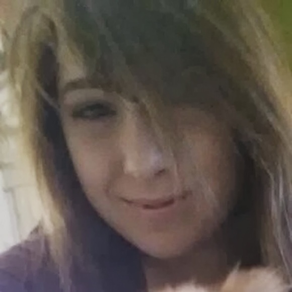 Profile Picture of Gabbie Weckesser (@gabsterwecks) on Poshmark