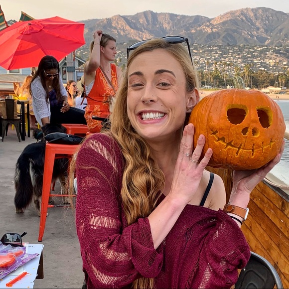 Profile Picture of Jess Steele (@jessmsteele) on Poshmark
