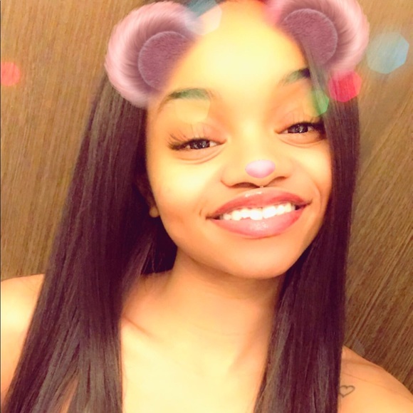 Profile Picture of Leona Dagley (@leonanoel) on Poshmark