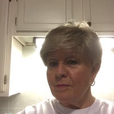 Profile Picture of Sandy Mcfarland (@Limuwoman) on Twitter