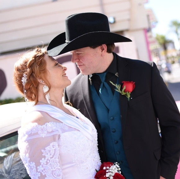 Profile Picture of Travis Morast (@denverfan86) on Poshmark