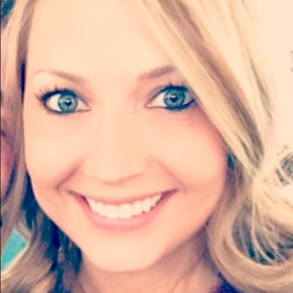 Profile Picture of Sara Grimsled (@grimz_342) on Poshmark