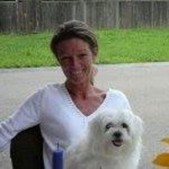 Profile Picture of Cheryl Burns (@cherylburns249) on Poshmark