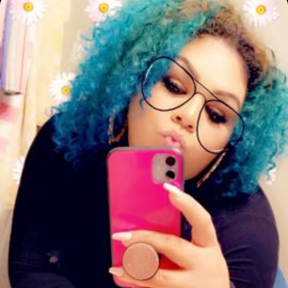 Profile Picture of Nicky Tolbert (@nickybbylove) on Poshmark