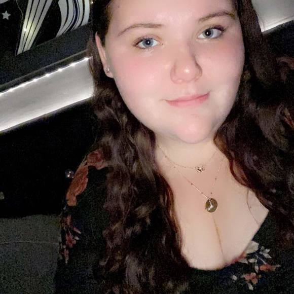 Profile Picture of Savannah Harff (@savannahharff) on Poshmark