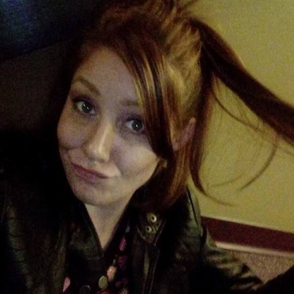 Carly Saxon - Poshmark Profile Picture of Carly Saxon (@carlypoptart) on Poshmark