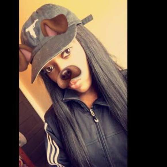 Profile Picture of Yae Yae (@monyea16) on Poshmark