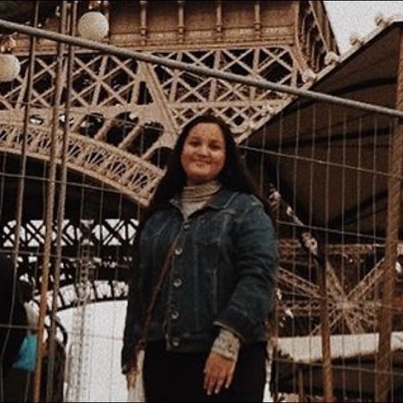 Profile Picture of Eliana Enriquez (@hmm_0987) on Poshmark