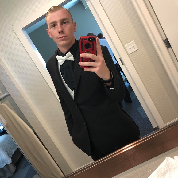 Profile Picture of Joseph Mckenzie (@josephmckenz718) on Poshmark
