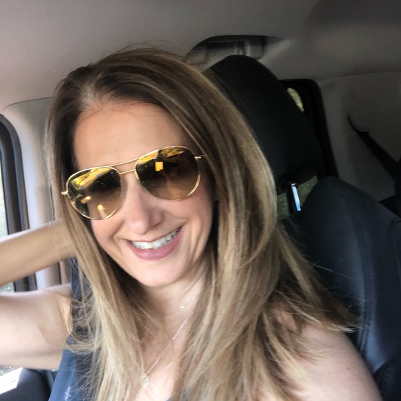 Profile Picture of Paula Yakubik (@pyakubik) on Poshmark