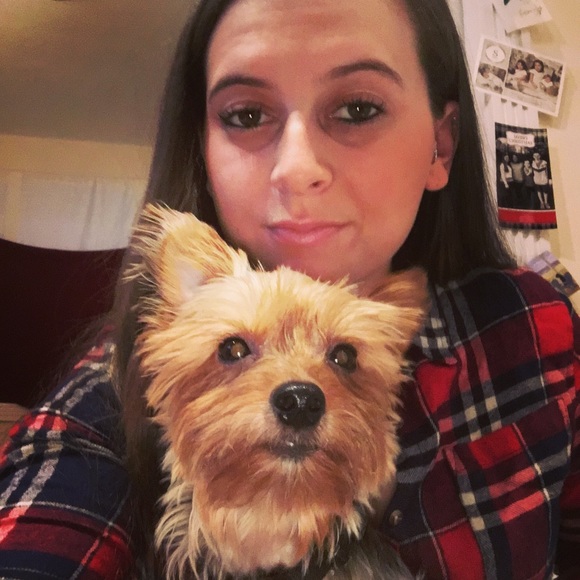 Profile Picture of Stephanie Relfe (@stephrelfe) on Poshmark