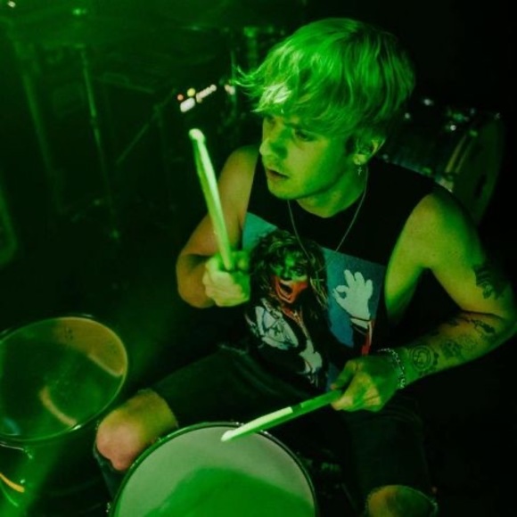 Profile Picture of Aaron Grove (@aaronkgrove) on Poshmark