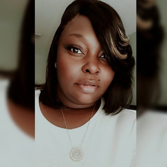 Profile Picture of Amesha Mckinsey-williams (@ameshamsims) on Poshmark