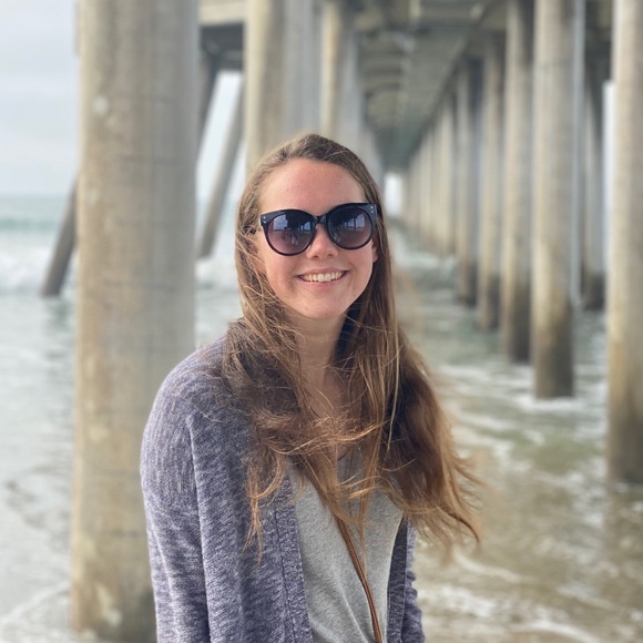 Profile Picture of Sarah Karlberg (@karlbergsarah) on Poshmark