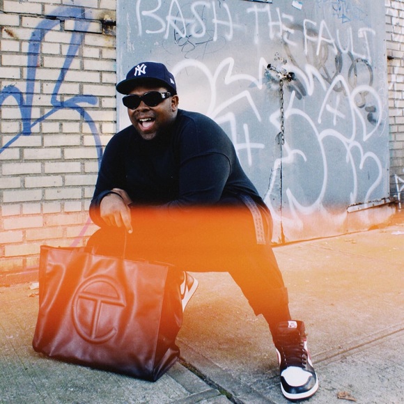 Profile Picture of Queron Smith (@queronsmith) on Poshmark