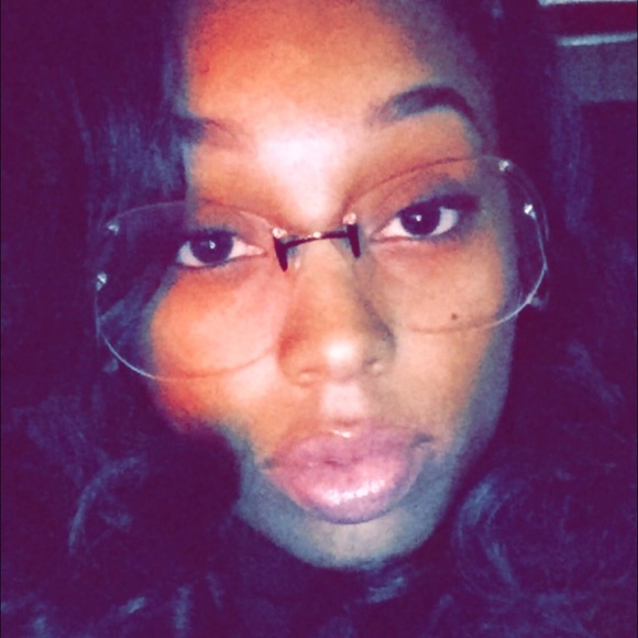 Profile Picture of Monique Ayers (@momo829) on Poshmark