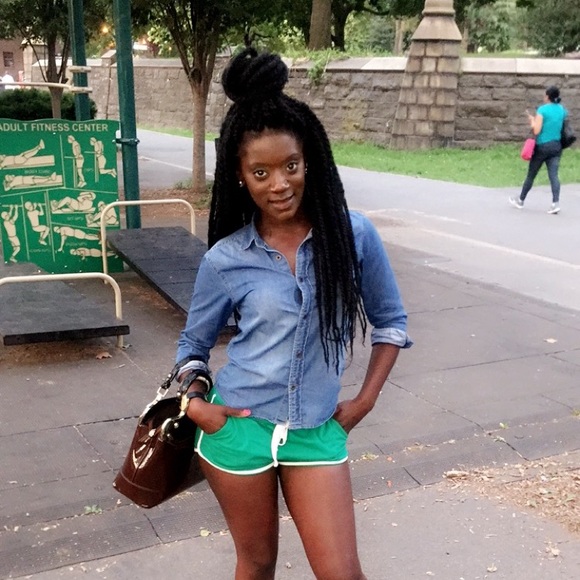 Profile Picture of Brandy Davidson (@brandydavidson9) on Poshmark