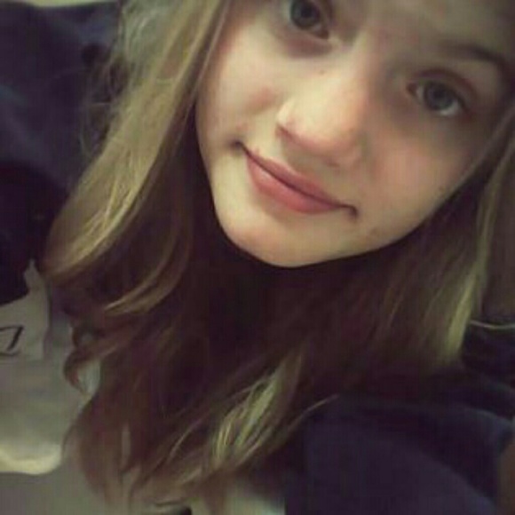 Profile Picture of Desirae Thompson (@___desirae___) on Poshmark