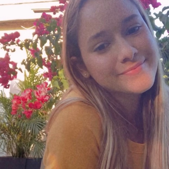 Profile Picture of Ana Valcarcel (@ana_valcarcel) on Poshmark