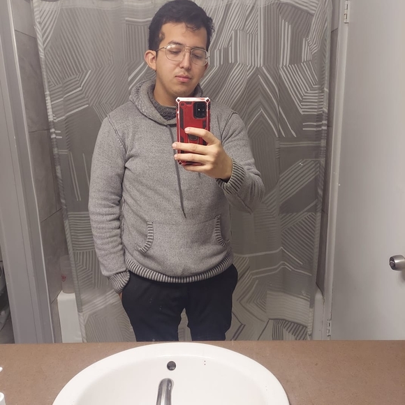 Profile Picture of Jonathan Ochoa (@jonathanocho678) on Poshmark