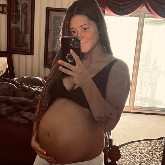 Profile Picture of Nikki Singleton (@nikkrobert00) on Poshmark