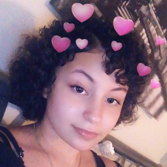 Profile Picture of Alexis Vega (@imavegaa) on Poshmark