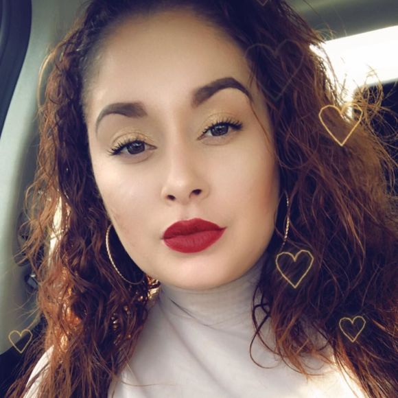 Profile Picture of Vanessa Borrero (@vanessaborre142) on Poshmark