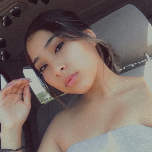 Profile Picture of Itzel Herrera (@itzelhleon) on Poshmark