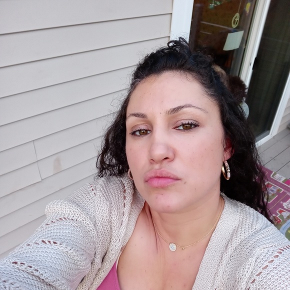 Profile Picture of Amanda inez Larkey (@amandalarkey) on Poshmark