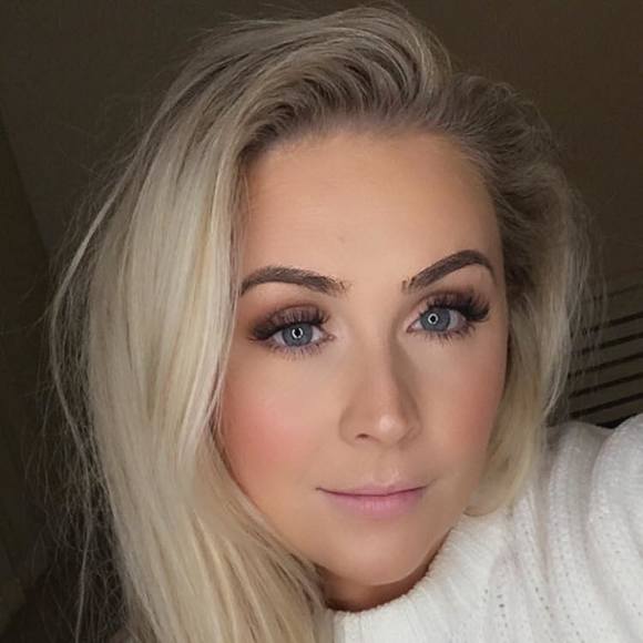 Profile Picture of Samantha Burrows (@samburrows90) on Poshmark