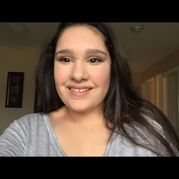 Profile Picture of Olivia Diperna (@olivia_diperna) on Poshmark