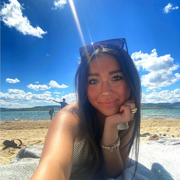 Profile Picture of Katelyn Kennedy (@katelyn_kd) on Poshmark