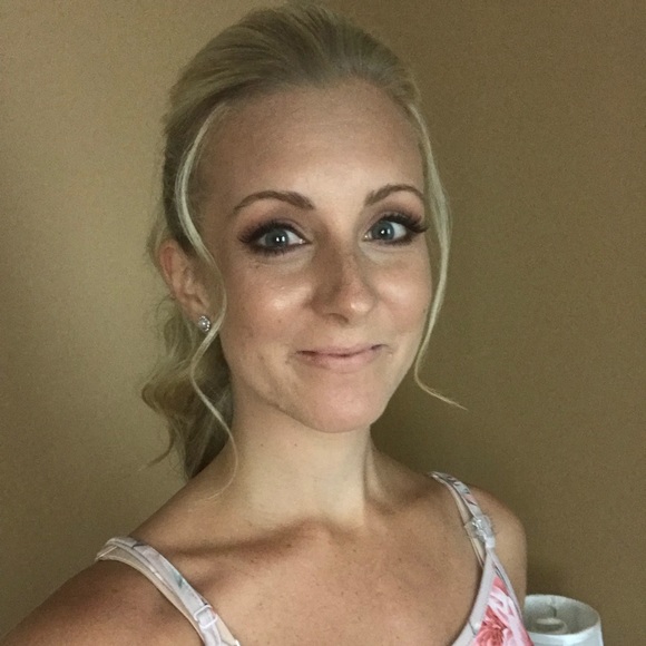 Kristin Ponzini - Poshmark Profile Picture of Kristin Ponzini (@kristinponzini) on Poshmark