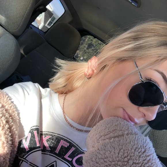 Maddy Banfill - Poshmark Profile Picture of Maddy Banfill (@maddyb217) on Poshmark