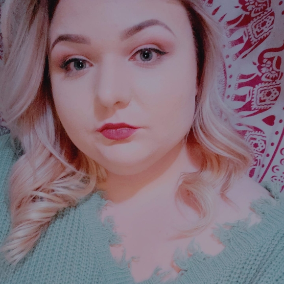 Profile Picture of Naomi Lansbery (@nparmer96) on Poshmark