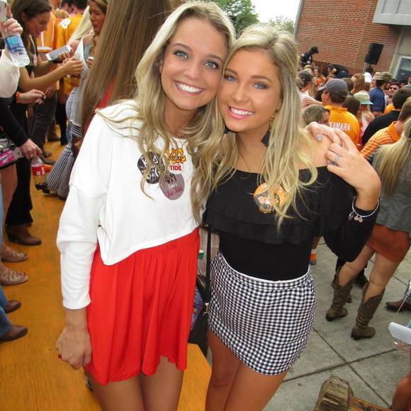Profile Picture of Carly Rushing (@carly_rushing) on Poshmark