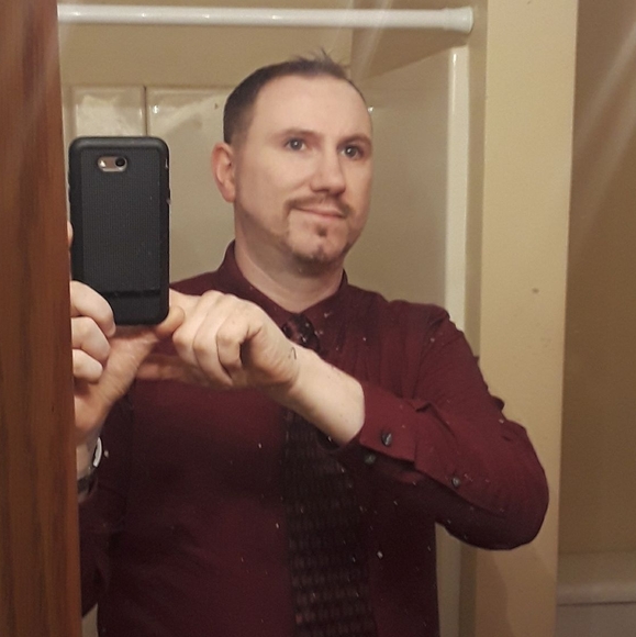 Profile Picture of Jeff Allen (@elaytrix) on Poshmark